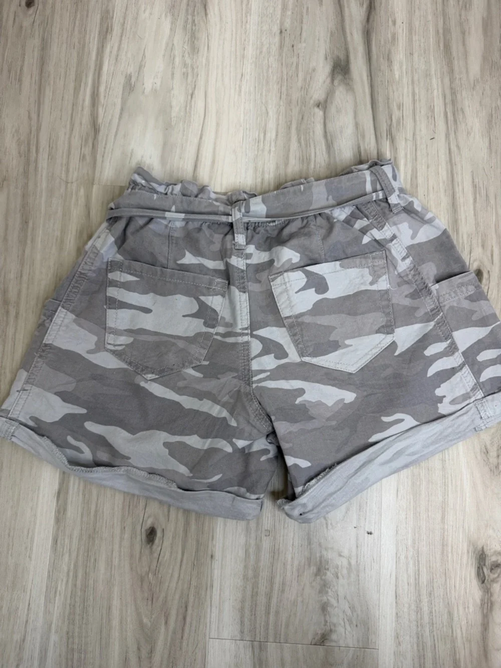 Abercrombie kids Gray Camo Tie-Waist Cargo Shorts girls size 11/12